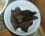 Hình bước làm 2 của món Bắp cải cuốn thịt sốt cà chua