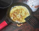 Foto del paso 2 de la receta Bocadillo de tortilla francesa con zanahoria y jamón serrano