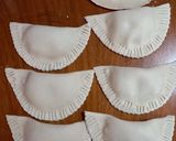 Foto del paso 3 de la receta: Empanada de pino fritas sencillas y económicas