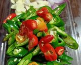 Foto langkah ke 2 dari resep Oseng cumi cabe ijo.
