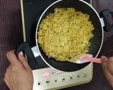 A picture of step 3 of Maggi pizza.
