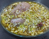 Foto del paso 3 de la receta: Pollo a la naranja con dátiles, miel y manzana 🍊🍎🍗🍯