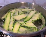 Foto del passaggio 2 della ricetta Finto sushi di zucchine