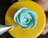 Foto langkah ke 4 dari resep Bunga dari buttercream.