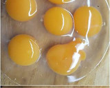 Foto del paso 4 de la receta: Tortilla española con huevos de pato y cebolla