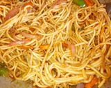 A picture of step 3 of Hakka noodles.