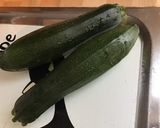 Une image de l'étape 3 de Salade de courgettes et concombre, jambon blanc, sucrine et ail noir.