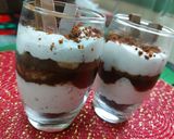 A picture of step 6 of Kitkat Layered cream cheese Parfait.