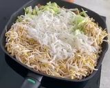 A picture of step 2 of Stir Fried Rice Noodles & Chicken With Egg Wrapped.