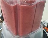 รูปขั้นตอนการทำที่ 2 ของ Heavy Berry Smoothie