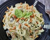 Foto del paso 7 de la receta: Spaghetti a la crema de burrata y albahaca con berenjena frita y piñones