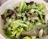 Une image de l'étape 1 de Salade Feuille de Chêne aux Oignons Nouveaux et Persil Plat.
