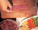 Hình bước làm 1 của món Bò cuộn rau củ