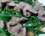 รูปขั้นตอนการทำที่ 2 ของ ดอกหอมผัดหมู