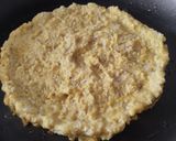 Foto del paso 3 de la receta: "Pizza" con base de coliflor al sartén🍕🧀🍖🥫🍅