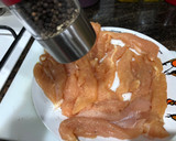 Foto del paso 3 de la receta: Pechugas de pollo a la plancha con cogollos y tira de pimiento asado