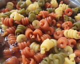 Foto del paso 2 de la receta: Trottole vegetales con espárragos trigueros y pesto rojo