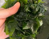 Hình bước làm 1 của món Canh cá tuyết rong biển