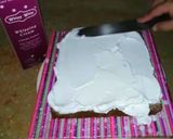A picture of step 2 of Fresh vanilla chocolate cake.