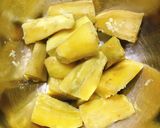 Hình bước làm 1 của món Bánh Bột Lọc Nhân Khoai Lang