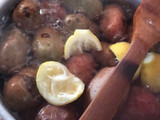 Ají relleno de espinaca con papas salteadas