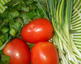 Hình bước làm 1 của món Bún Bò Cà Chua Hành Răm