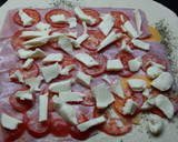 Foto del paso 2 de la receta: Pizza rellena arrollada 🍕