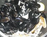 Foto del paso 4 de la receta: Mariscada al vapor de vino blanco. (Vaporada o marisco al vapor)