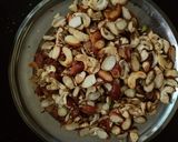 ડ્રાયફ્રુટ ચીકી (Dryfruit Chiki Recipe In Gujarati) રેસીપી સ્ટેપ2ફોટો