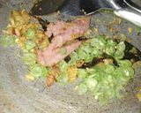 Foto langkah ke 5 dari resep Sambal Goreng Kentang Kornet Nyemek Mpasi 1+.