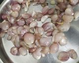 આખી ડુંગળી નું શાક (Akhi Dungli Shak Recipe In Gujarati) રેસીપી સ્ટેપ1ફોટો