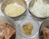A picture of step 1 of Marinated, Pan-Fried, and Braised Onion Pork Ribs with Rice 🍖.
