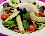 Foto del paso 4 de la receta Ensalada de brotes con rulo de cabra, miel y aguacate