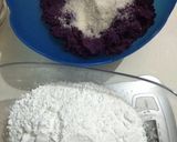 Foto langkah ke 2 dari resep Wedang ronde ubi ungu.