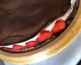 A picture of step 8 of No-Bake Chocolate and Strawberry Cheesecake.