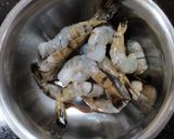 Foto langkah ke 1 dari resep Cah Brokoli Jamur Udang.