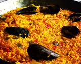 Foto del paso 7 de la receta: Arroz con mejillones, calamar y gambas 🦐