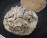 Foto del paso 5 de la receta: Sándwich🍞de pollo🍗desmechado con yogur🥛y queso🥯🧀🧇