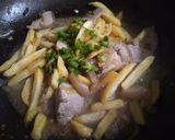 Hình bước làm 1 của món Khoai xào thịt