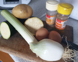 Foto del paso 1 de la receta: Timbal de verduras con patatas paja y huevo poche