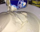 صورة لخطوة 3 من وصفة بسبوسة محشية قشطة 🍥