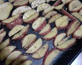 Foto del paso 2 de la receta: Papas y boniatos rústicos al horno 🥔🍠