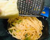 A picture of step 8 of Spaghetti with cheese and pepper.