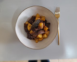 Foto del paso 8 de la receta: Ternera estofada al vino tinto con patatas y surtido de setas