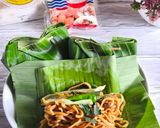 Foto langkah ke 5 dari resep Mie Goreng Bungkus Daun Ala Angkringan.