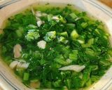 Hình bước làm 2 của món Canh cải xanh nấm thì là