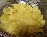 Foto del paso 4 de la receta Sartén de patatas, huevos y salchichas con queso mozarella
