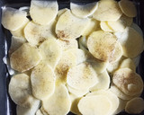 Foto del paso 1 de la receta: Verdel al horno con guarnición de patata panadera y cebolla