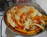 Foto del paso 8 de la receta: Pollo al escabeche para sándwich