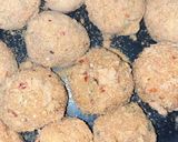 A picture of step 5 of Potato Cheese balls.